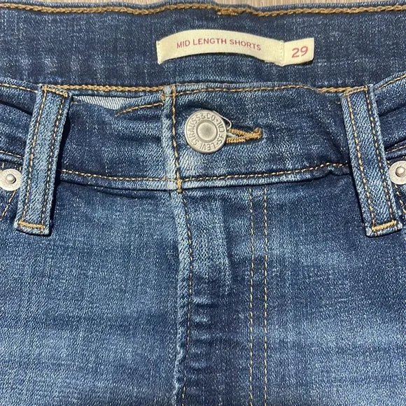 LEVIS Mid Length Shorts Women’s Size 29 - Picture 4 of 4